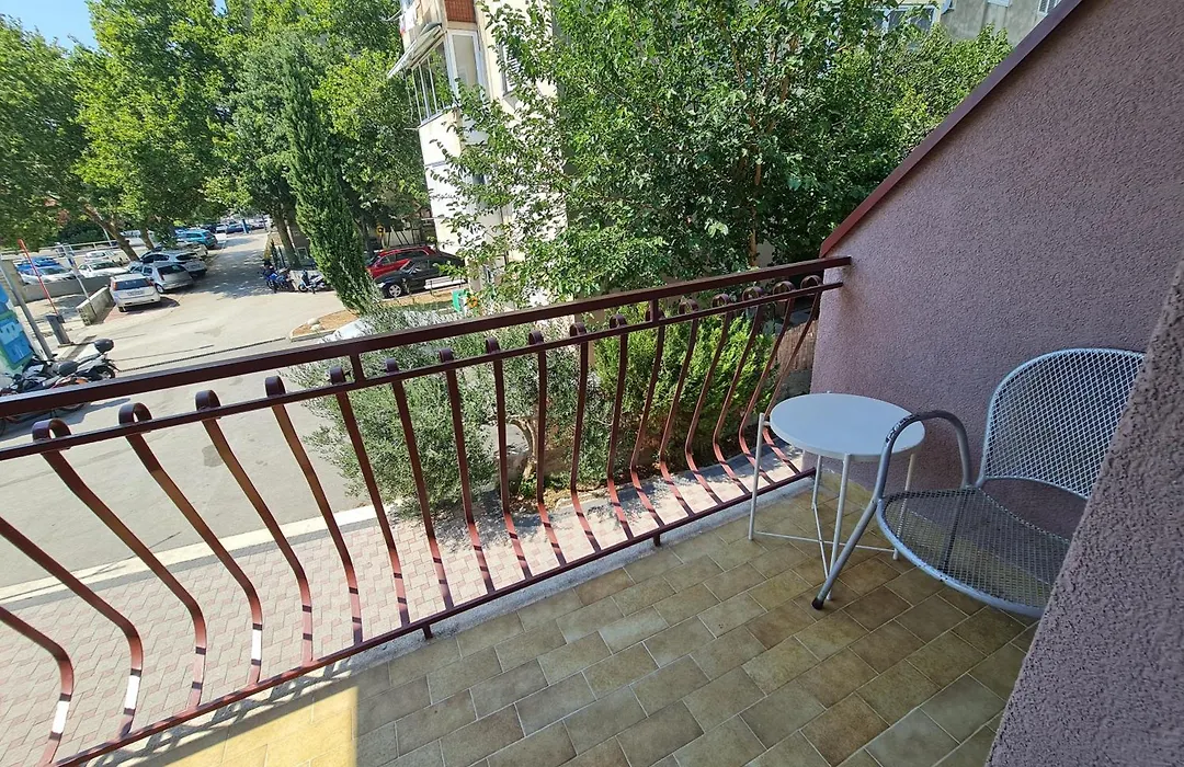 Subtub Hostel Makarska-1