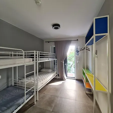 Subtub Hostel Makarska-2